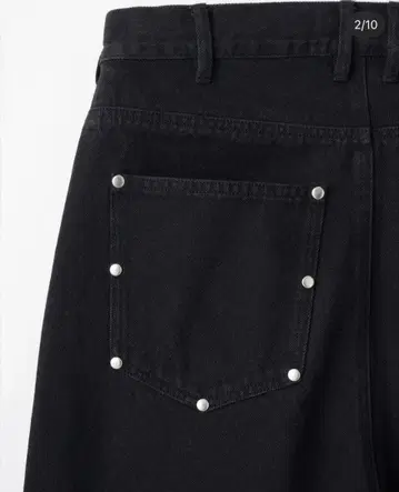 스터드 장식 블랙 데님 팬츠