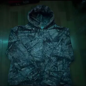 AKIMBO 카모플라쥬 후드 부착 후드티