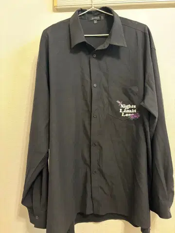 블랙 긴팔 셔츠 꽃무늬 자수