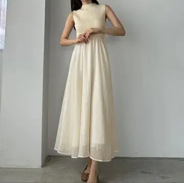 louere 보틀넥 니트 도킹 원피스 블랙 아이보리