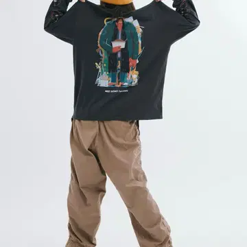 니트와 식객과 타카사키 롱T 블랙 밀착자