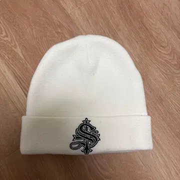 SUPPLIER 로고 자수 니트 모자 화이트