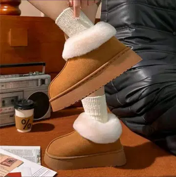 브라운 퍼가 달린 숏부츠