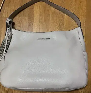 [ 새상품급 ] 마이클코어스 MICHAEL KORS 백 원핸들 태슬 부착