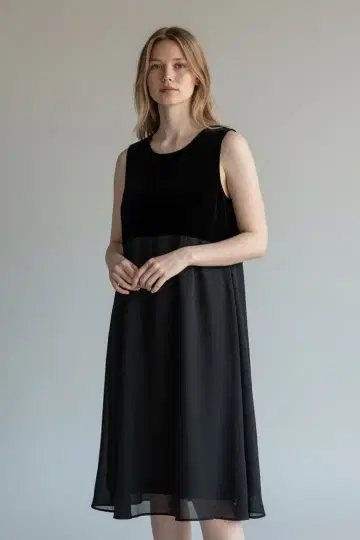 VELOUR NOIR by FOXEYNEWYORK 슬리브리스 원피스