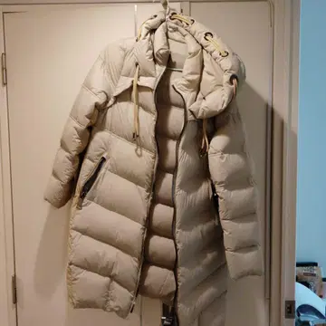 후드 부착 롱 기장 다운 자켓 라이트 베이지