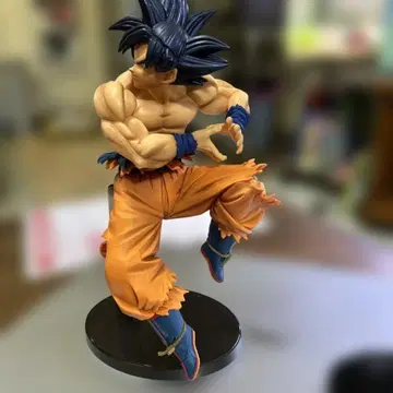 손오공 피규어 전투 포즈