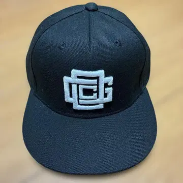 NEWTRAL 블랙 캡 자수 로고