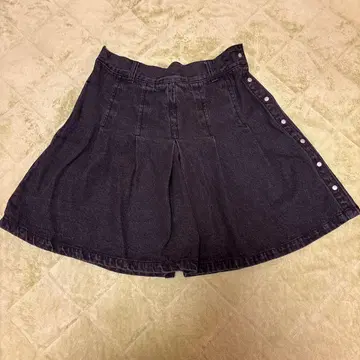 카스타네 다크 그레이 플리츠 스커트 사이드 버튼 포함