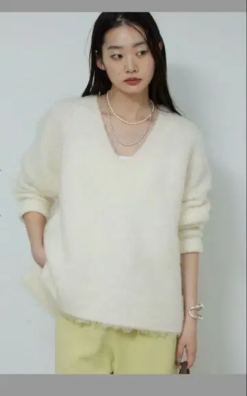 개럴개런트 브러쉬 V넥 니트