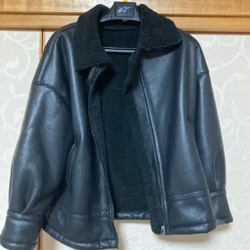 보아 카라 부착 블랙 가죽 자켓