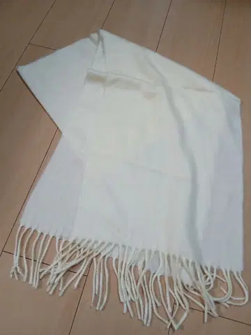 화이트 프린지 머플러