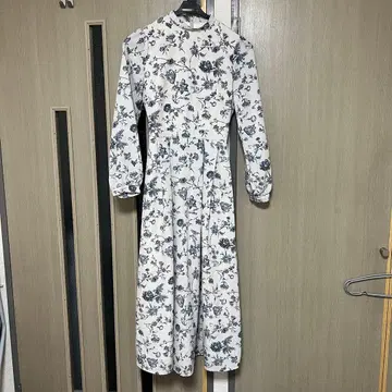 꽃무늬 긴팔 롱 원피스 화이트/블랙