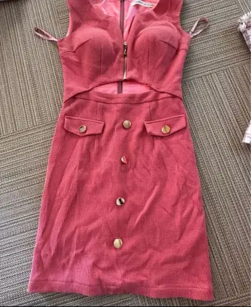 [JEWELS] 핑크 컷 아웃 드레스