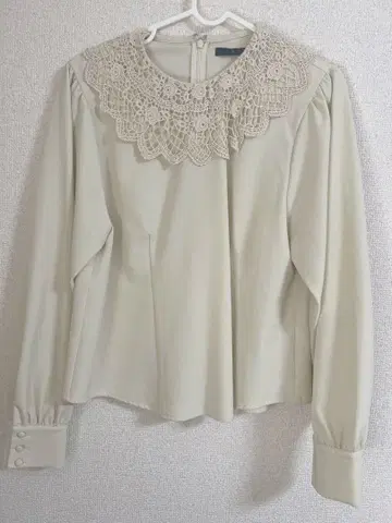 an another angelus 블라우스