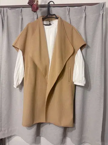 베이지 노카라 베스트 사이드 포켓 포함