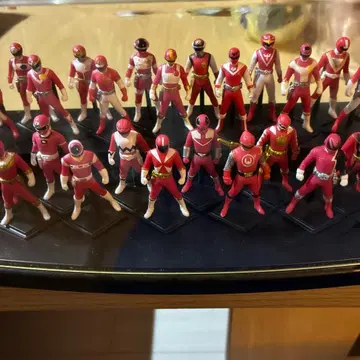 특촬 슈퍼전대 히어로 레드 대집합 33체 장식장 포함 레드 크로니클