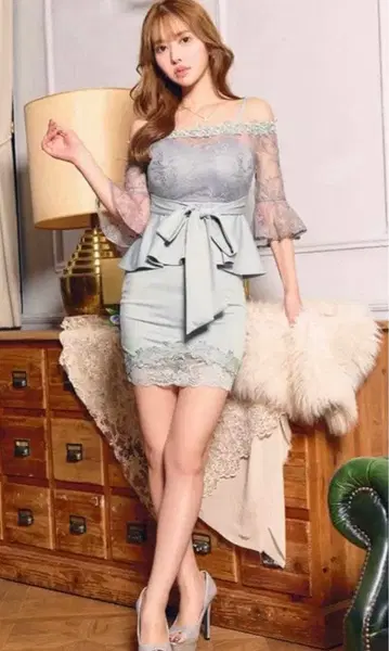 [새상품급] DAZZY 라이트 블루 오프숄더 드레스