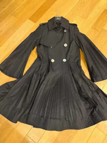 사카이 블랙 플리츠 코트