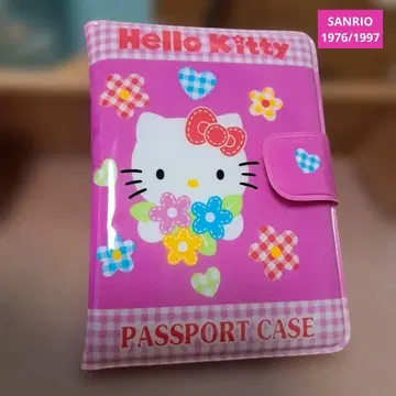 헬로키티 여권 케이스