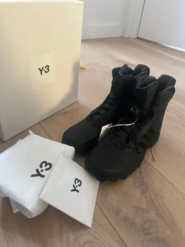 미사용 새상품 Y-3 GSG9 블랙 스니커즈 US9.5