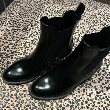 ZARA 블랙 사이드 고어 부츠 가죽