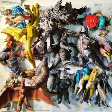 소프트 비닐 괴수 17체 모음