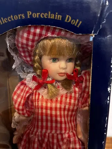 레오나르도 포르셀린 인형 박스 포함