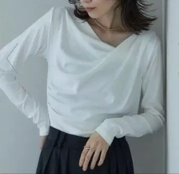 INDIVI [화이트] 드레이프 넥 티셔츠