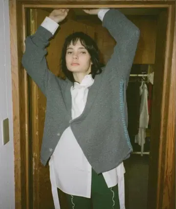 스도크 soduk 슬릿 니트 가디건 비대칭 그레이