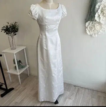 화이트 웨딩 드레스 A 라인 퍼프 슬리브