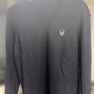 루시안 페라피네 캐시미어 스웨터 블랙 V넥 스웨터 스컬 자수