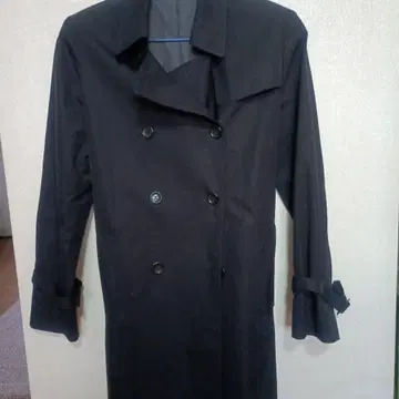 컴시즘 블랙 더블 브레스트 트렌치코트