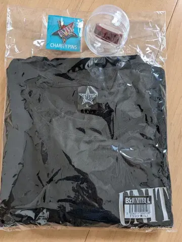 블랙 T셔츠 자선 핀 포함