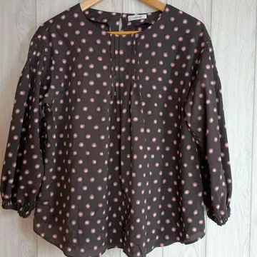 새상품급 JUDY Collection 피노레 브라운 계열 턱 블라우스