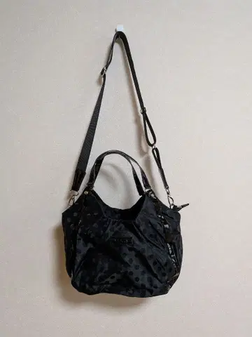 Y'SACCS 도트 무늬 자카드 에나멜 악센트 2way 토트