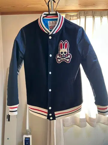 네이비 스컬 토끼 자수 바시티 자켓