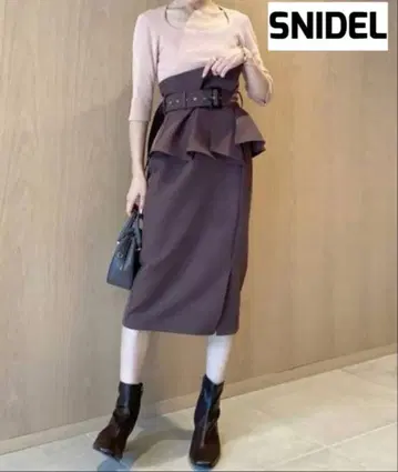 SNIDEL 브라운 페플럼 타이트 스커트