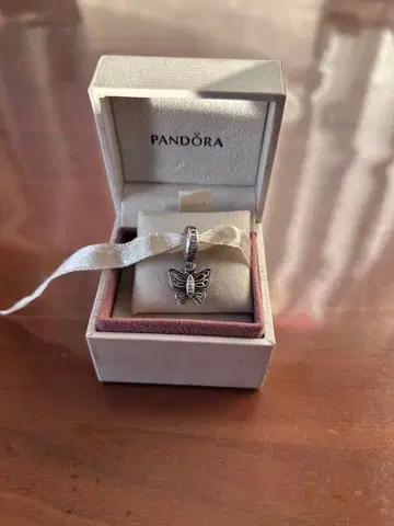 판도라 PANDORA 대글참 나비