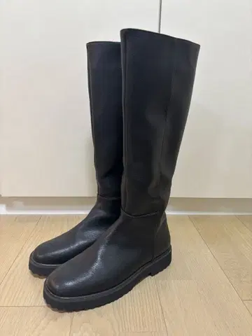 LE TALON 트랙 밑창 롱 부츠 사이즈 L(24.5cm) 블랙