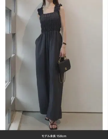 프릴 스트랩 셔링 점프수트 / 차콜