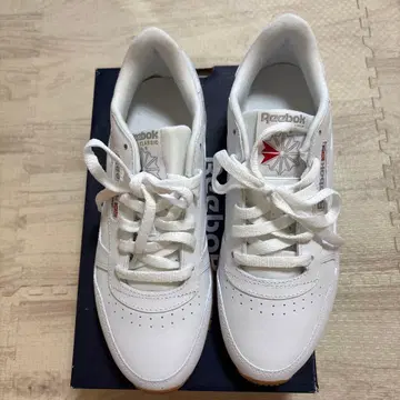 리복 클래식 스니커즈 화이트