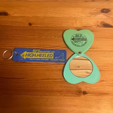 80년대 당시 HIGH-HEELED 하트형 거울 & 키링 50's