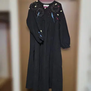 블랙 자수 롱 원피스