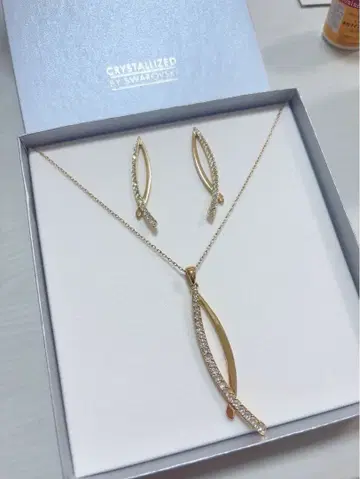 Swarovski 리프형 목걸이와 귀찌 세트