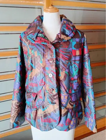 토피즈 컬러풀 그래픽 패턴 자켓