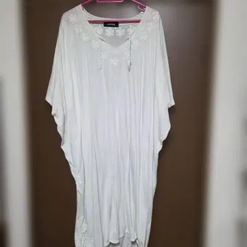 zucca 자수 화이트 튜닉 오분 소매