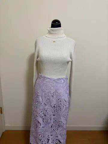 라벤더 레이스 타이트 스커트