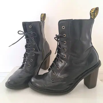 닥터마틴 가죽 블랙 레이스업 부츠 하이힐 23.5cm