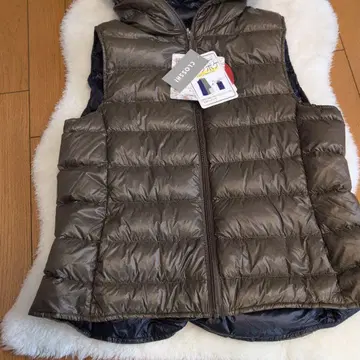 다운 베스트 LL 사이즈 올리브색 미사용 새상품!